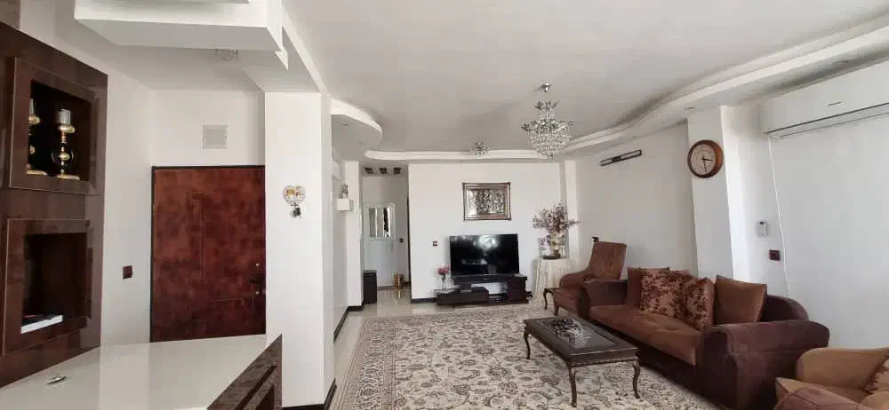 خانه دو طبقه سده لنجان با زیر زمین قابل سکونت|فروش خانه و ویلا|لنجان, |دیوار