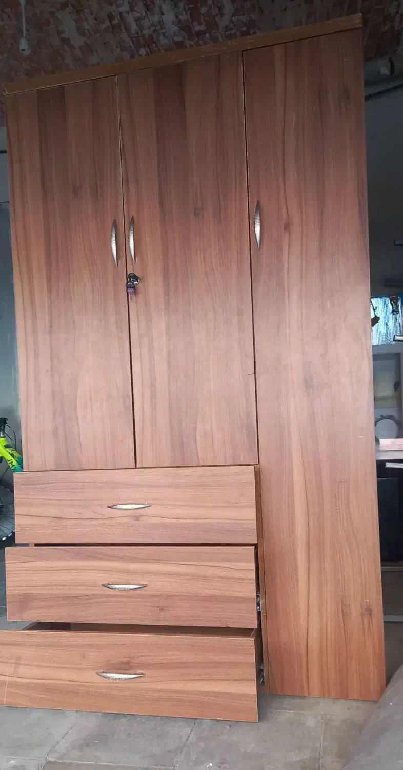 کمد لباسی سالم زیبا و جادار|جاکفشی، کمد، دراور|کرمان, |دیوار