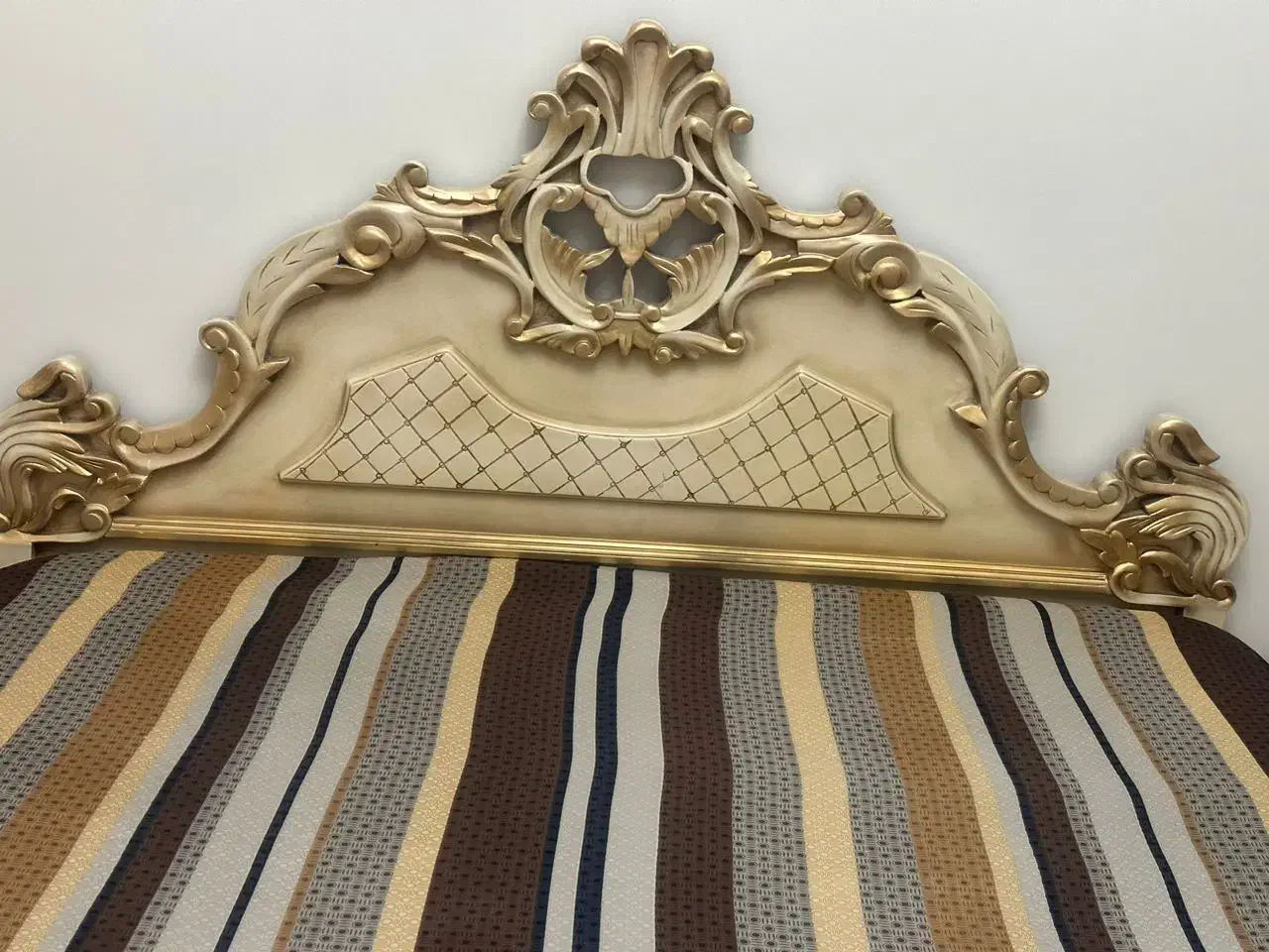 سرویس خواب|تخت و سرویس خواب|تهران, جوانمردان (اندیشه)|دیوار