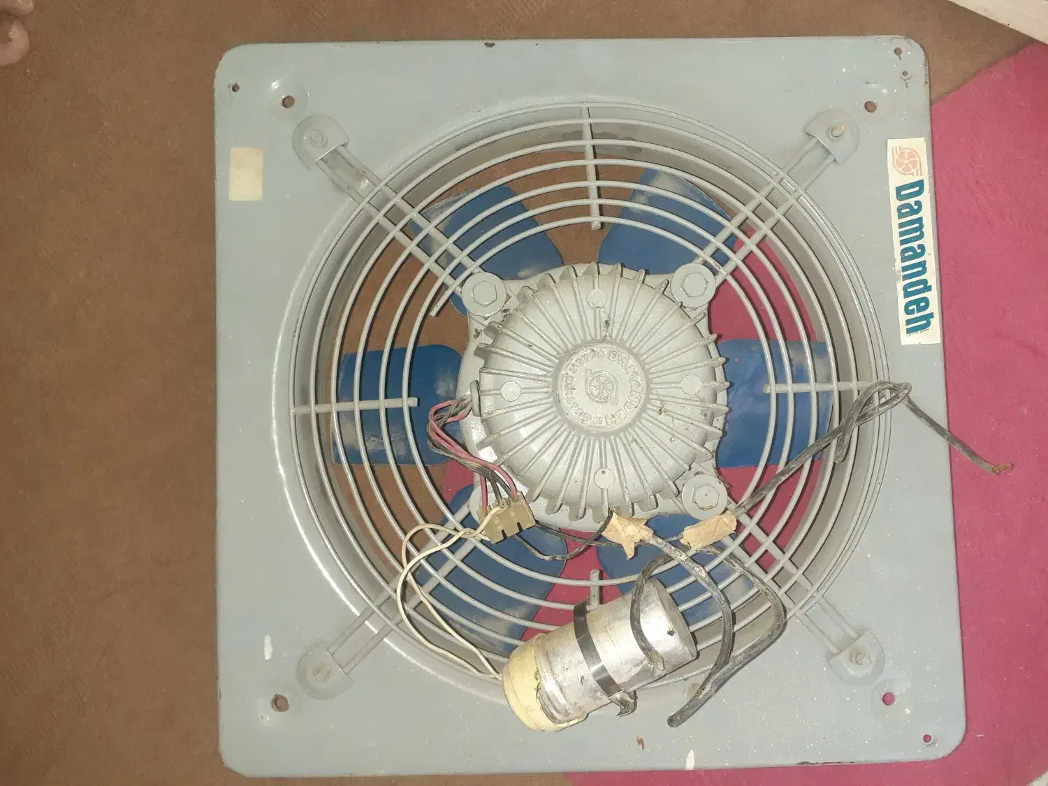 فن دمنده در حدنو|پنکه و تصفیه‌کنندهٔ هوا|زاهدان, |دیوار