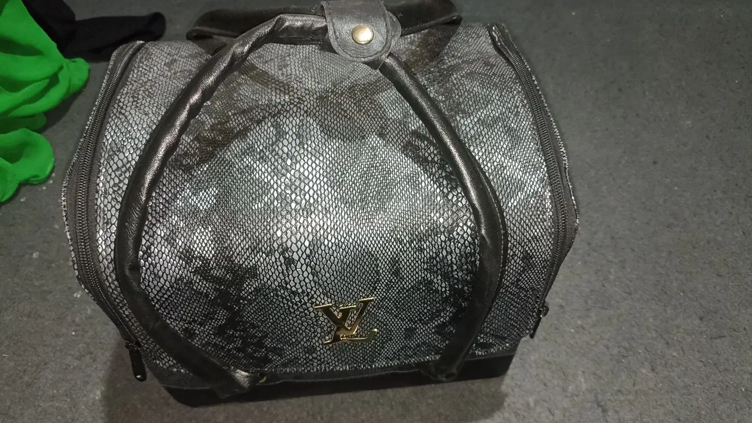 لوازم ارایشی|آرایشی، بهداشتی، درمانی|سی‌سخت, |دیوار