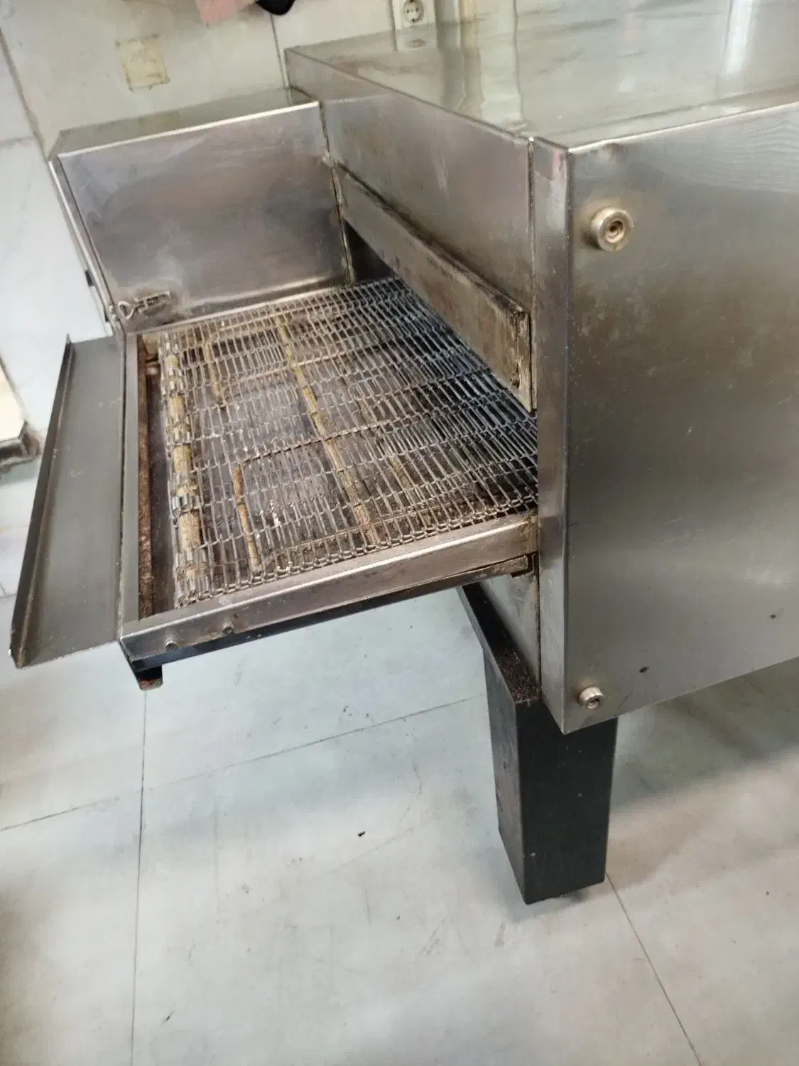 یک دستگاه فر پیتزا درحد نو|اجاق گاز و لوازم برقی پخت‌وپز|رشت, دیلمان|دیوار