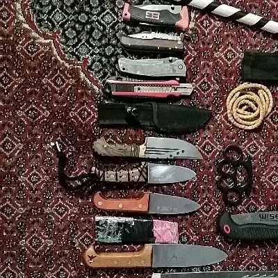 چاقو|کلکسیون اشیاء عتیقه|بروجرد, |دیوار