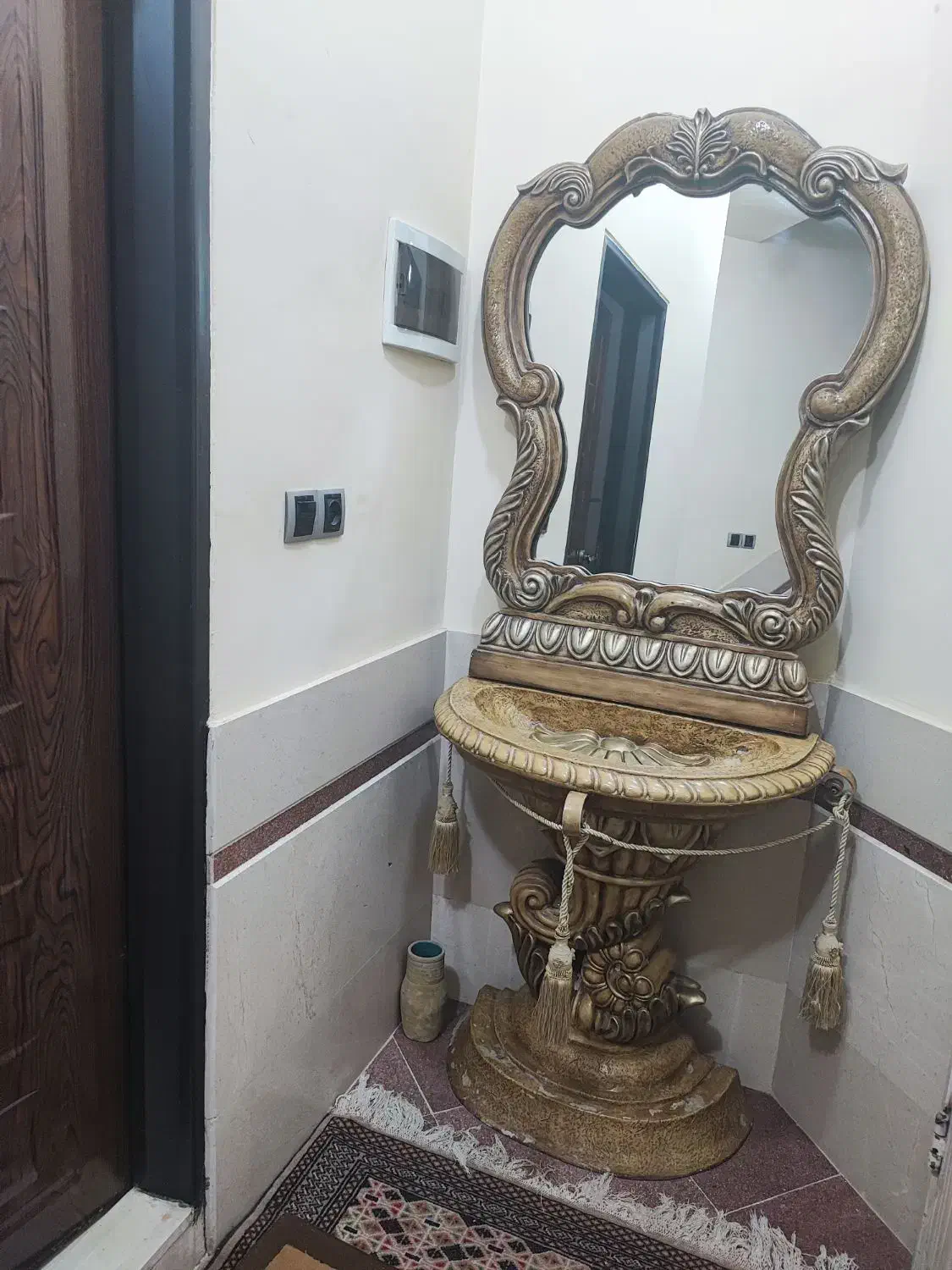 میز کنسول و آینه|بوفه، ویترین، کنسول|کاشان, امیرکبیر|دیوار