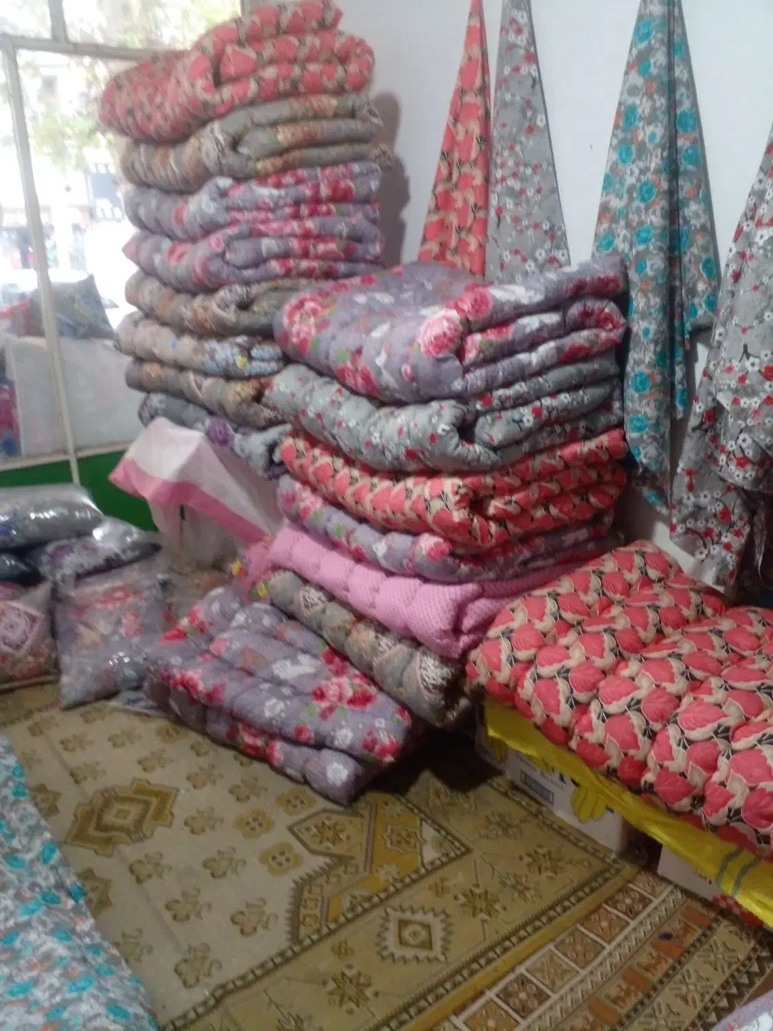 لحاف دوزی نقش افرین ( بالش تشک )|رختخواب، بالش، پتو|فومن, |دیوار