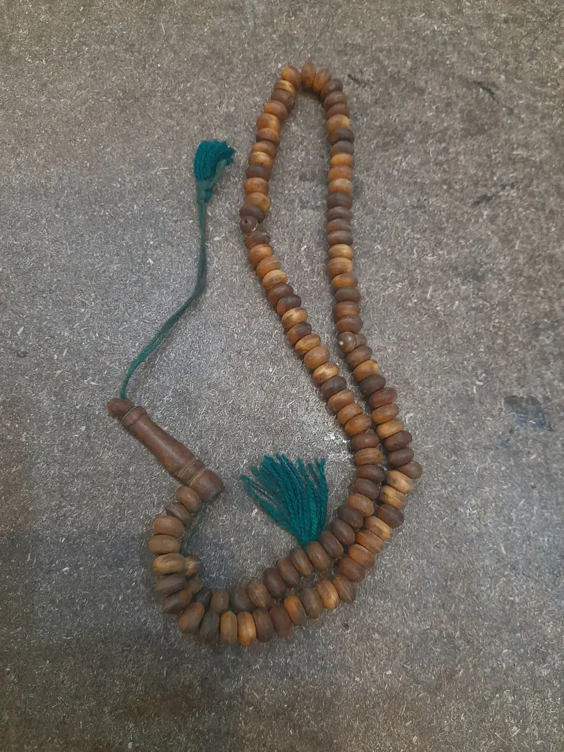 تسبیح چوب|کلکسیون اشیاء عتیقه|گلبهار, شهر جدید گلبهار|دیوار