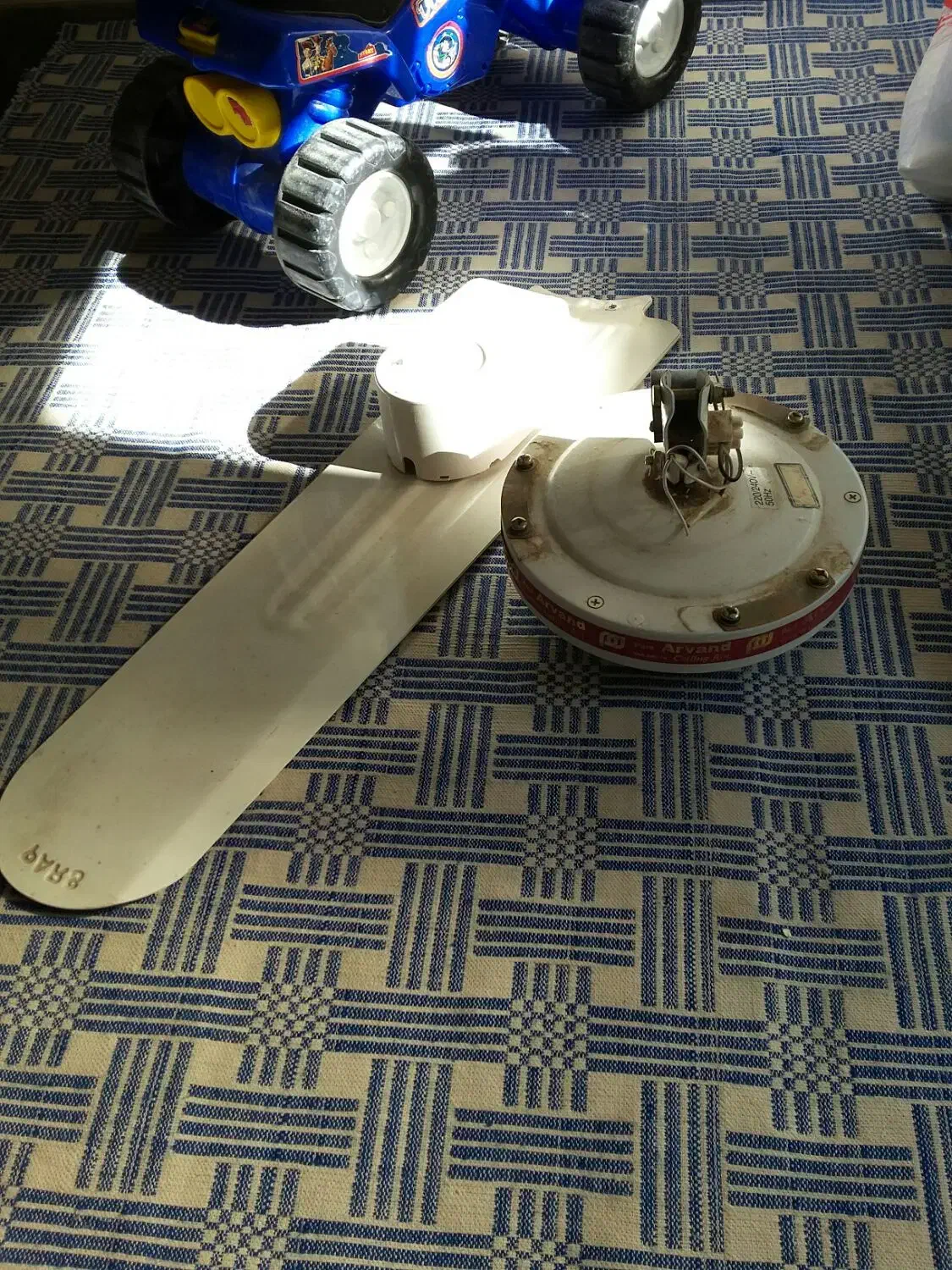 پنکه سقفی|پنکه و تصفیهکنندهٔ هوا|گنبد کاووس, |دیوار