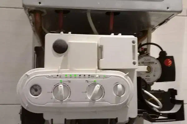 تعمیر تخصصی پکیج ، آبگرمکن دیواری، پمپ آب|خدمات پیشه و مهارت|رشت, سعدی (تختی)|دیوار