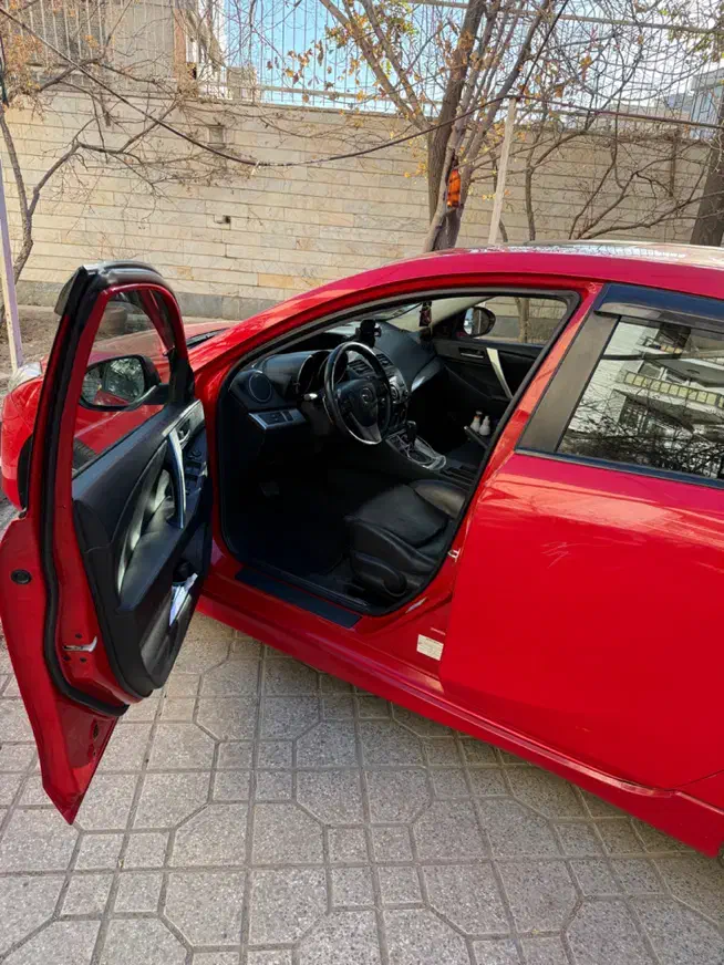 فروش مزدا سه هاچ بک قرمز|خودرو سواری و وانت|تهران, گلستان (شهرک راه آهن)|دیوار