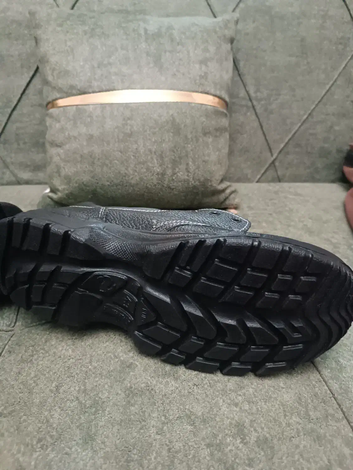 کفش کار|کیف، کفش، کمربند|مشهد, چهاربرج|دیوار