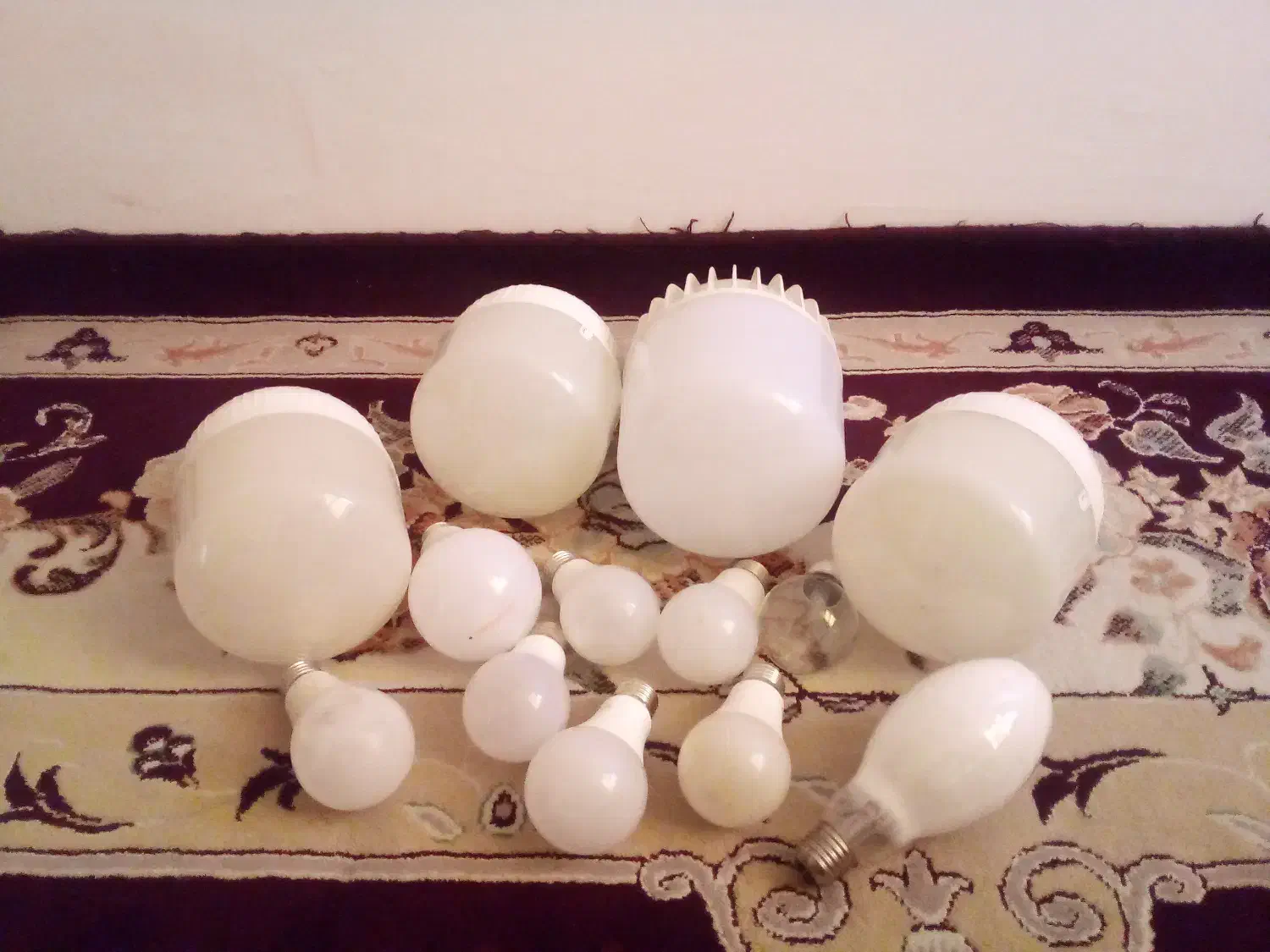 لامپ کم مصرف|لامپ و چراغ|هشتگرد, فاز ۷ مهستان|دیوار