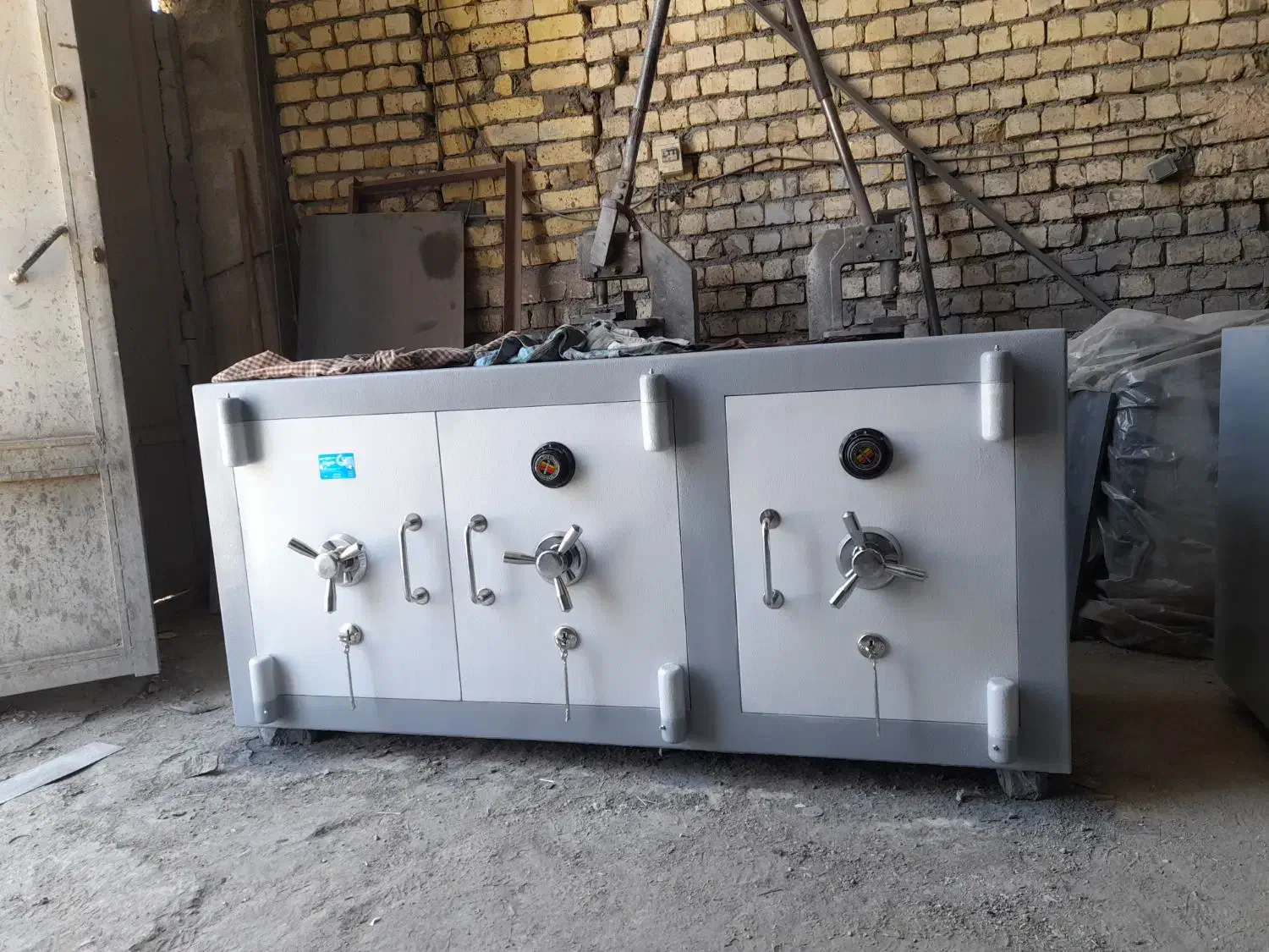 گاوصندوق|ابزارآلات|برخوار, |دیوار