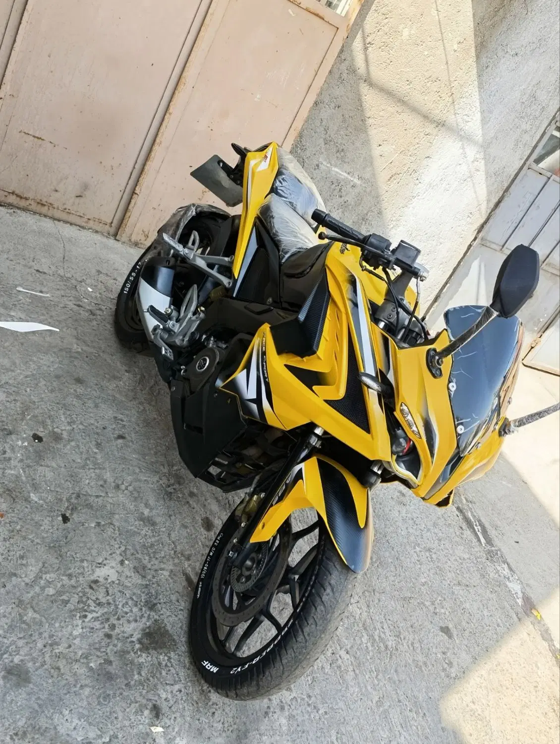 Rs200 ار اس|موتورسیکلت|مشهد, عنصری|دیوار