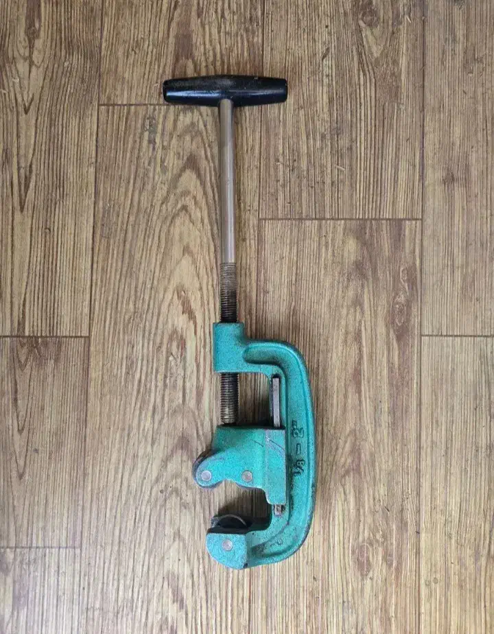 حدیده(قلاویز)،آچارلوله گیر،لوله بر|ابزارآلات|سمنان, |دیوار