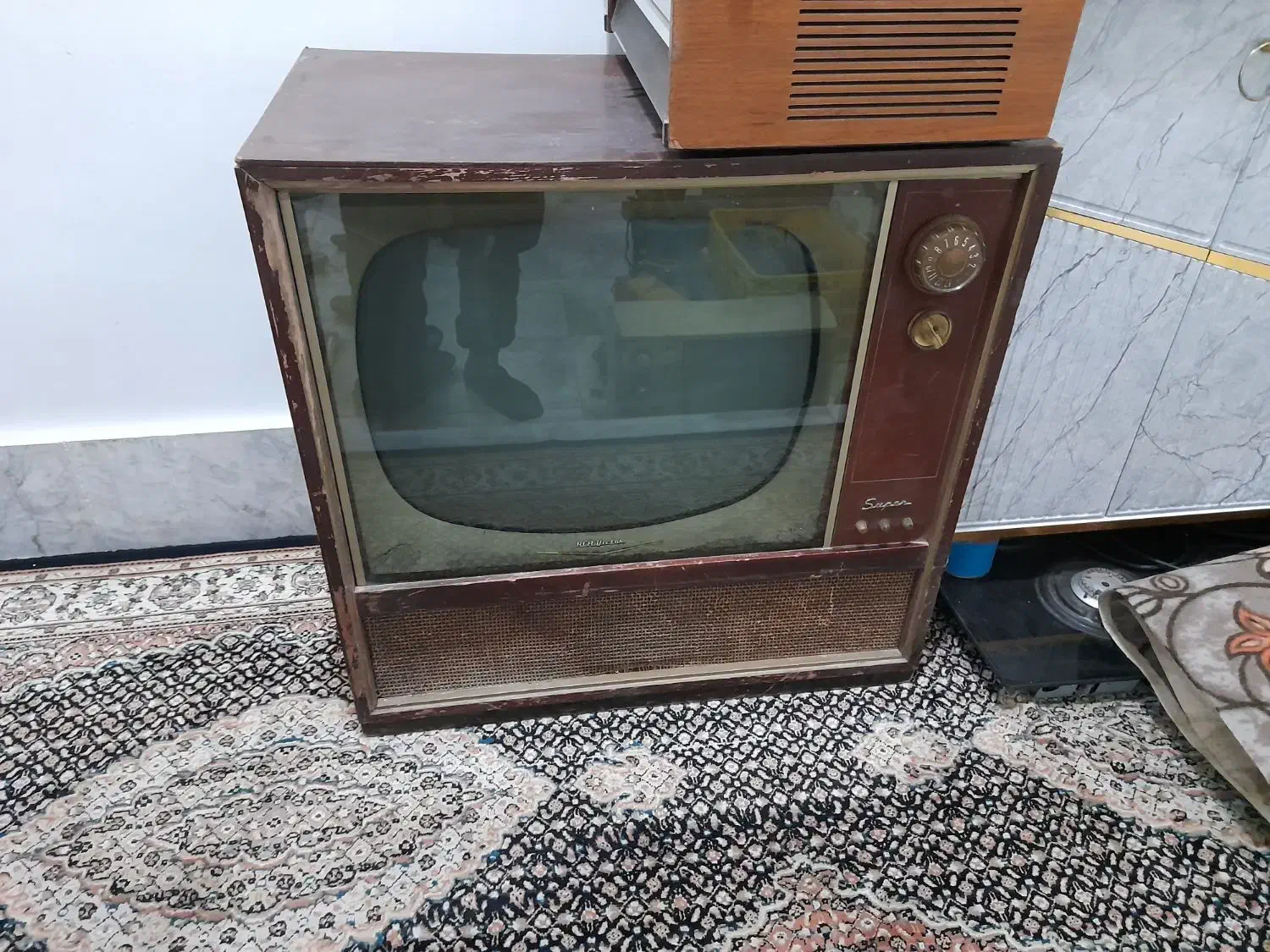 تلویزیون قدیمی عتیقه آمریکایی|کلکسیون اشیاء عتیقه|نسیمشهر, |دیوار