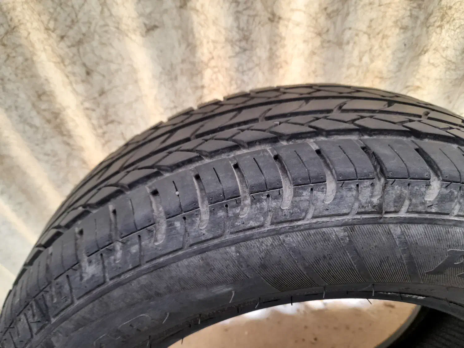 لاستیک ۱۸۶.۶۵.۱۴ بارز|قطعات یدکی و لوازم جانبی|پاکدشت, پاکدشت (مامازند)|دیوار