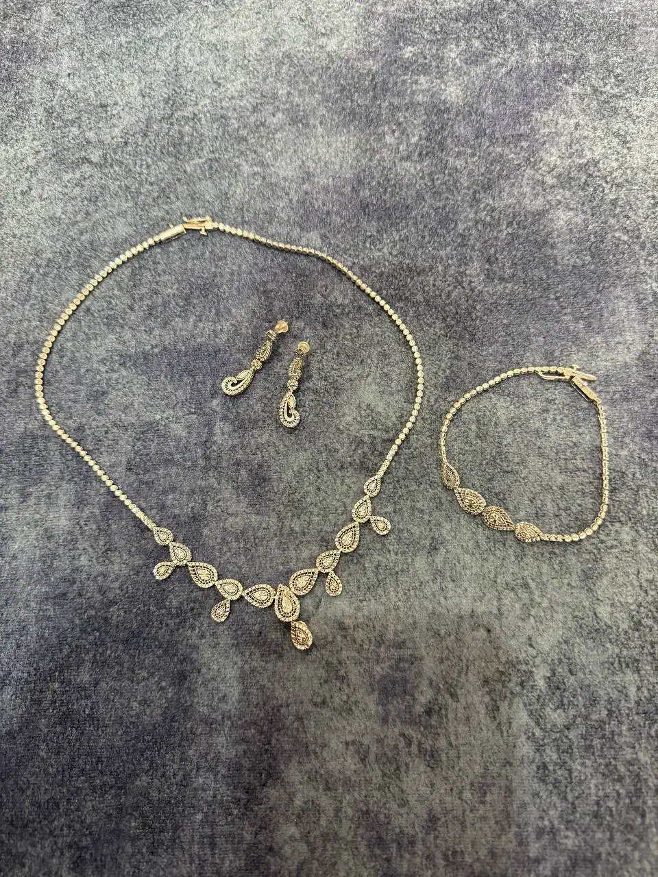 یک درصد بالای تابلو|جواهرات|سبزوار, فیاض|دیوار