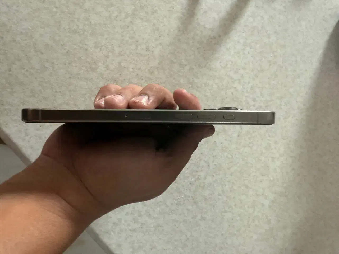 ایفون ۱۶ مکس ۲۵۶ در حد۱۳۳با شارژ zaa|موبایل|اصفهان, برازنده|دیوار