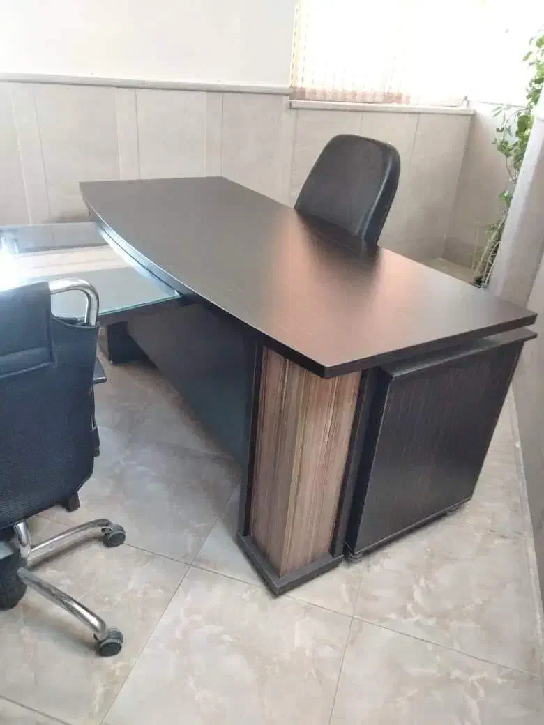 میز و صندلی ادارای|مبلمان اداری|اصفهان, باغ دریاچه|دیوار