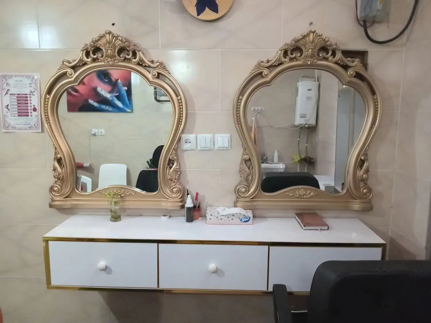 دو عدد آینه و کمدوصندلی اصلاح بفروش میرسد|آرایشگاه و سالنهای زیبایی|رودسر, |دیوار