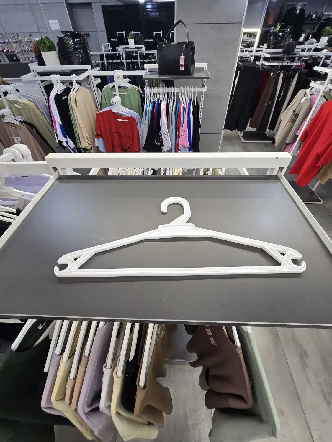 چوب لباسی  مارک زیبا|فروشگاه و مغازه|شیراز, شهرک سراج‎|دیوار