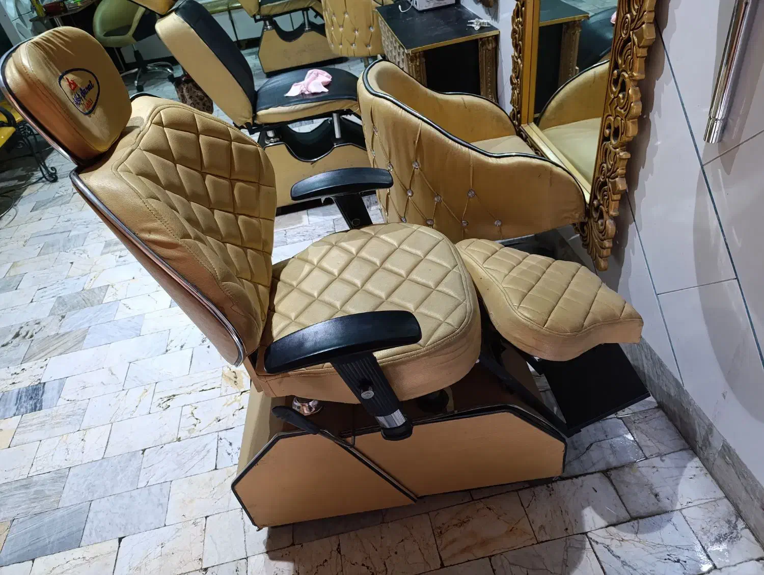 صندلی میکاپ و اصلاح|آرایشگاه و سالن‌های زیبایی|بهارستان, |دیوار