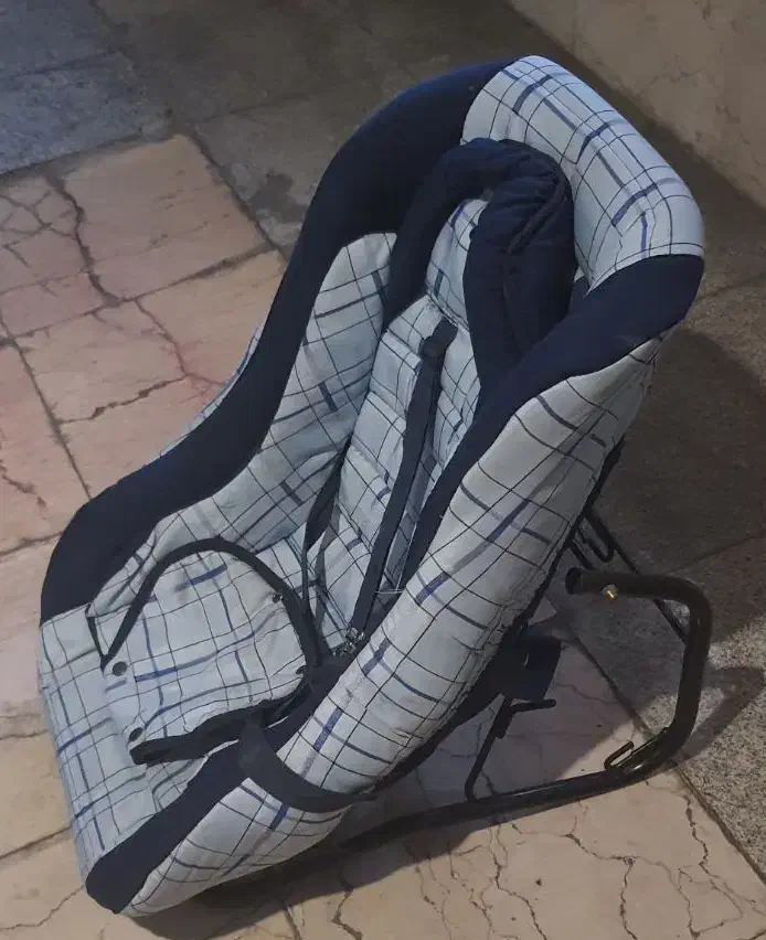 صندلی کودک|تخت و صندلی بچه|آمل, |دیوار