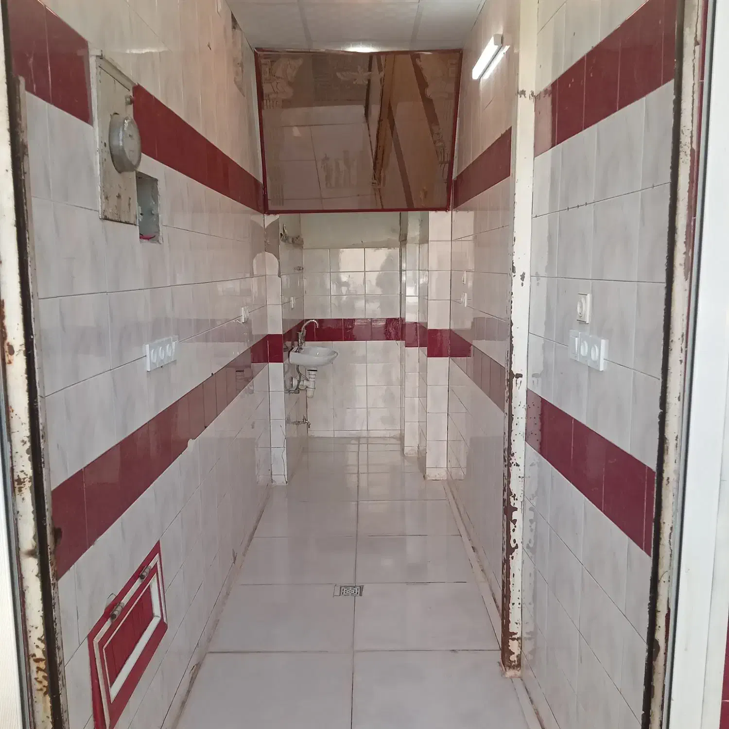 فروش مغازه با مالکیت در دروازه کازرون|فروش مغازه و غرفه|شیراز, سیاه سنگ|دیوار