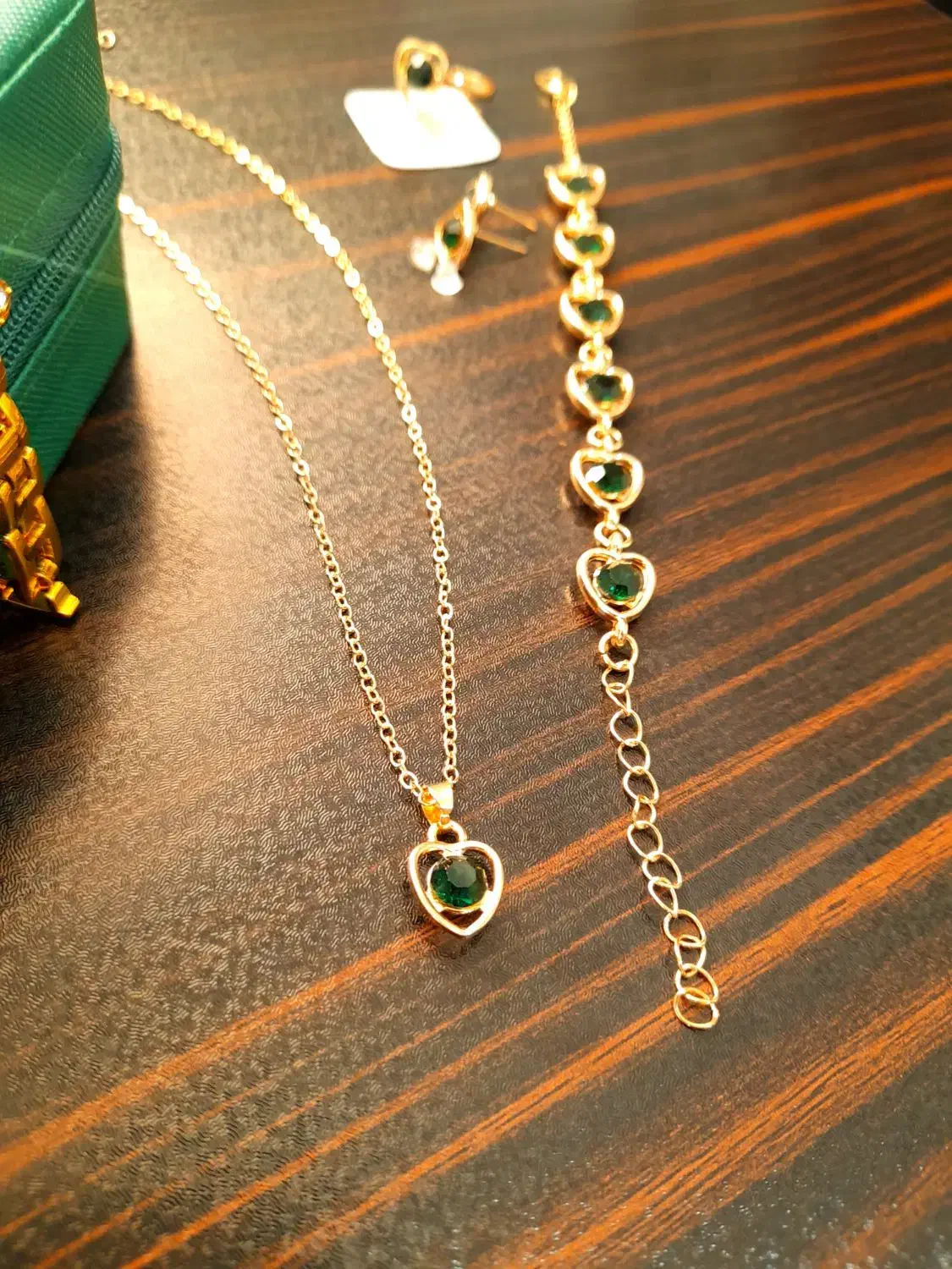 ساعت طلایی نگین دار همراه اکسسوری با تخفیف ویژه|ساعت|بجنورد, |دیوار