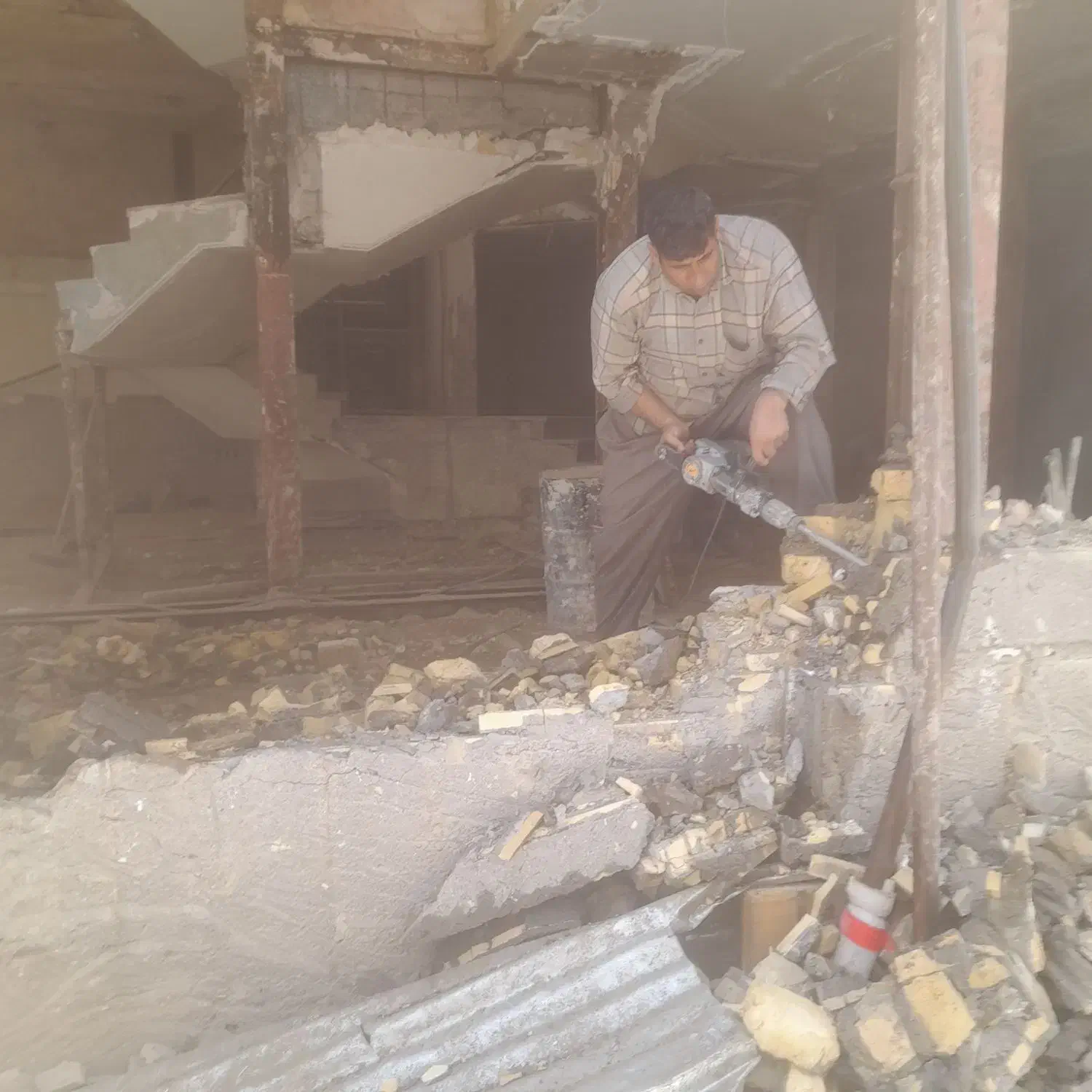 تخریب کار، اجاره کار، قیمت توافقی|خدمات پیشه و مهارت|مشهد, فارغ التحصیلان|دیوار