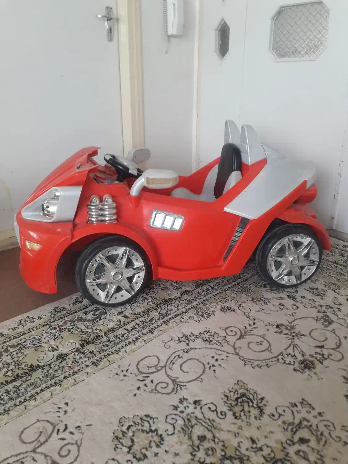 ماشین شارژی ۴ملیون|اسباب‌بازی بچه|ارومیه, |دیوار