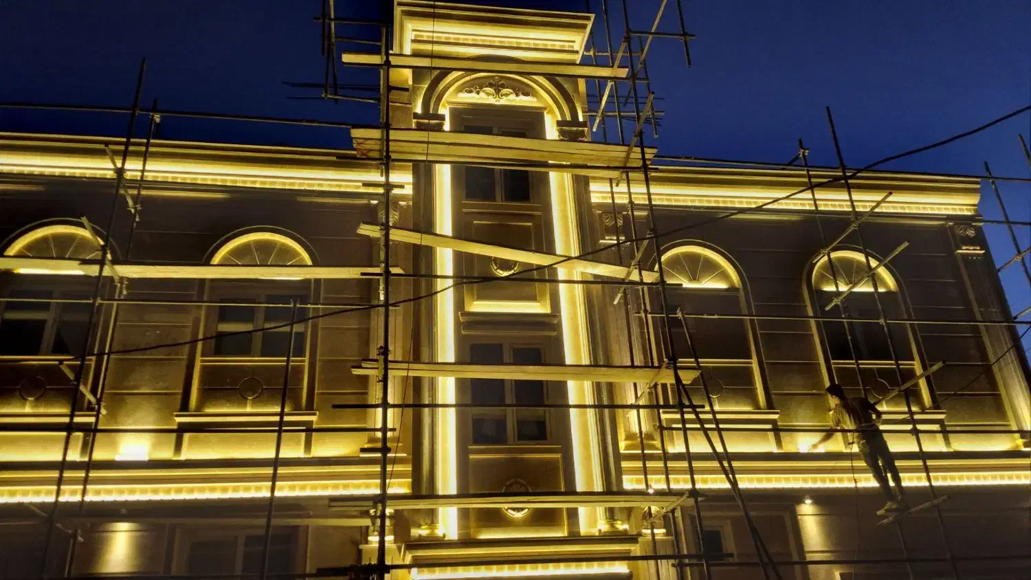 سیم کشی ورفع اتصال|خدمات پیشه و مهارت|تبریز, |دیوار