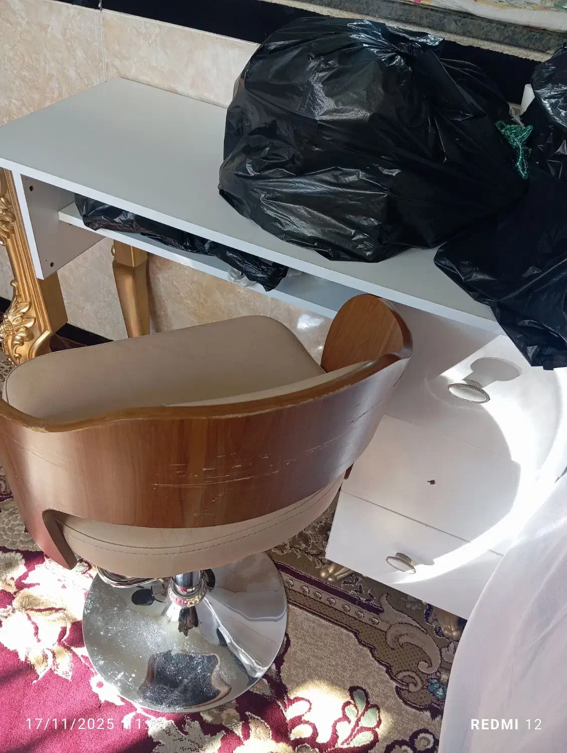 وسایل شخصی، آرایشی بهداشتی|آرایشی، بهداشتی، درمانی|ربط, |دیوار