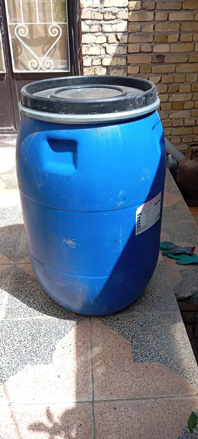 بشکه آبی ۲۲۰ لیتری در حد نو|ظروف نگهدارنده، پلاستیکی، یک‌بارمصرف|تاکستان, |دیوار