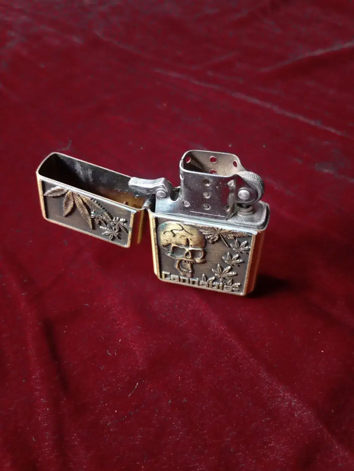 فندک قدیمی و کلکسیونی|کلکسیون اشیاء عتیقه|خمینیشهر, |دیوار