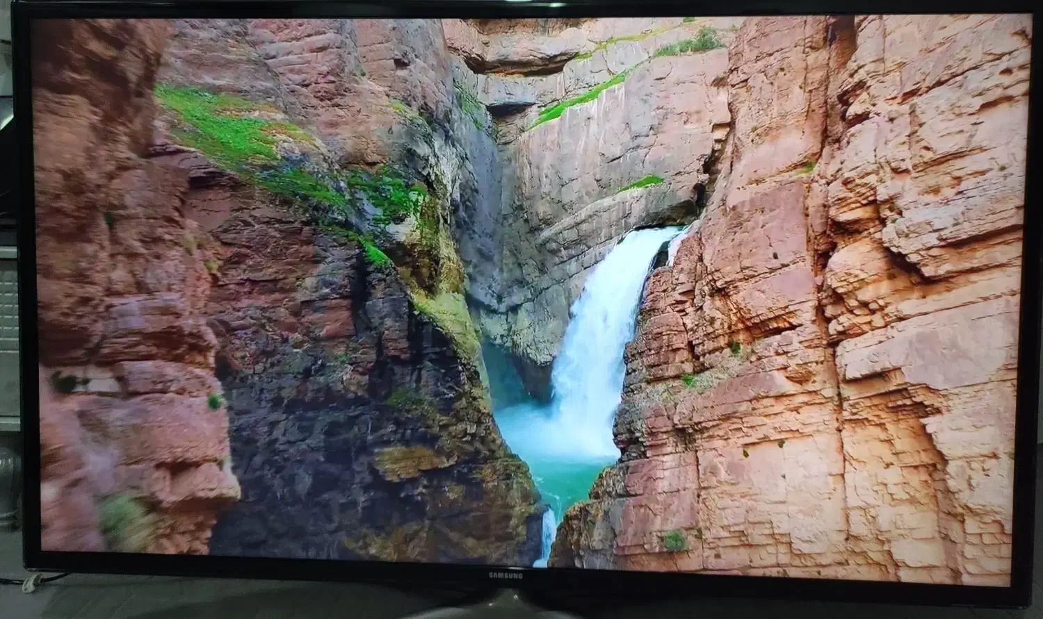 سه عدد تلویزیون ال جی و سامسونگ|تلویزیون و پروژکتور|ملایر, |دیوار