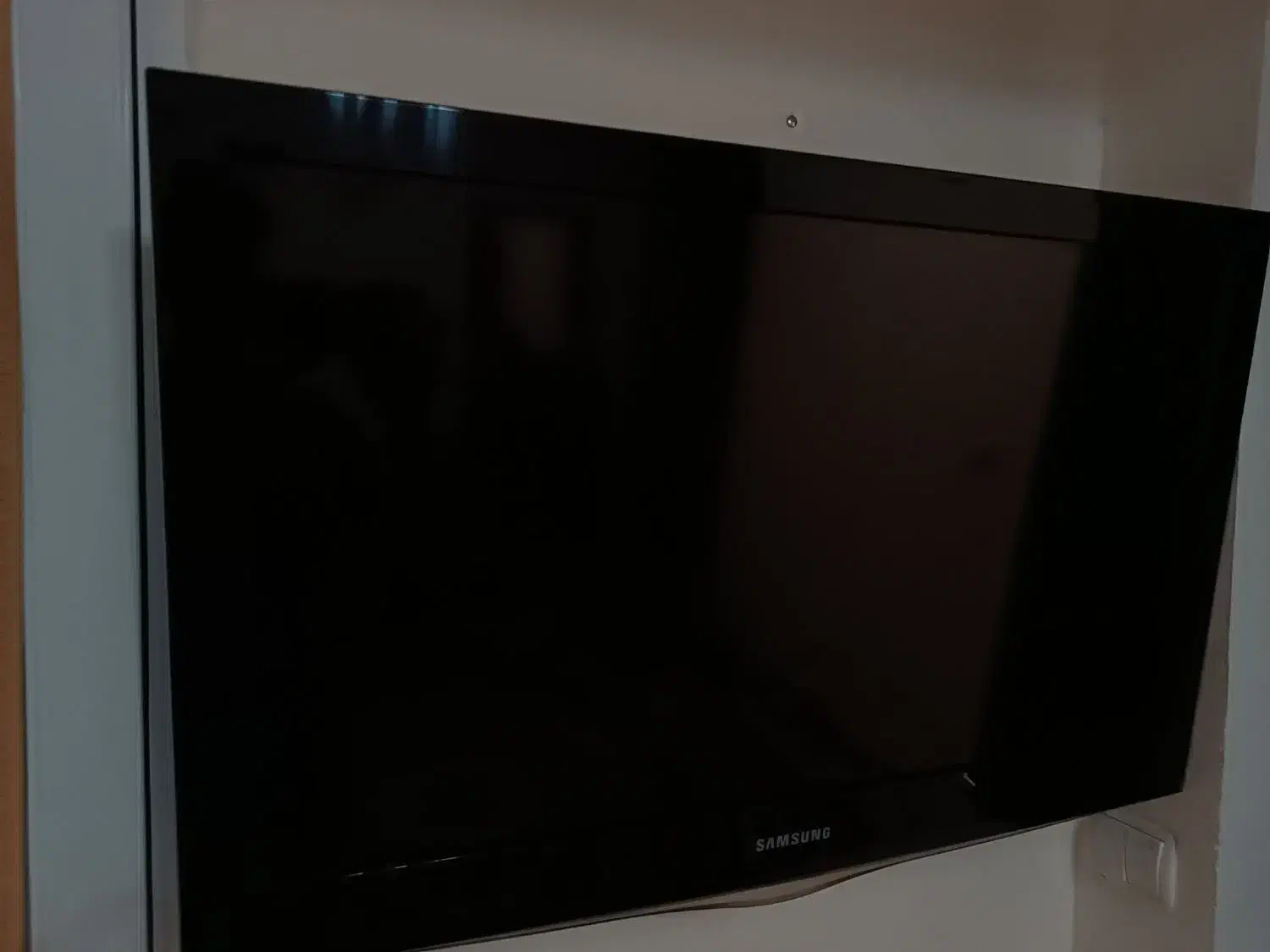 تلویزیون|تلویزیون و پروژکتور|گلبهار, شهر جدید گلبهار|دیوار