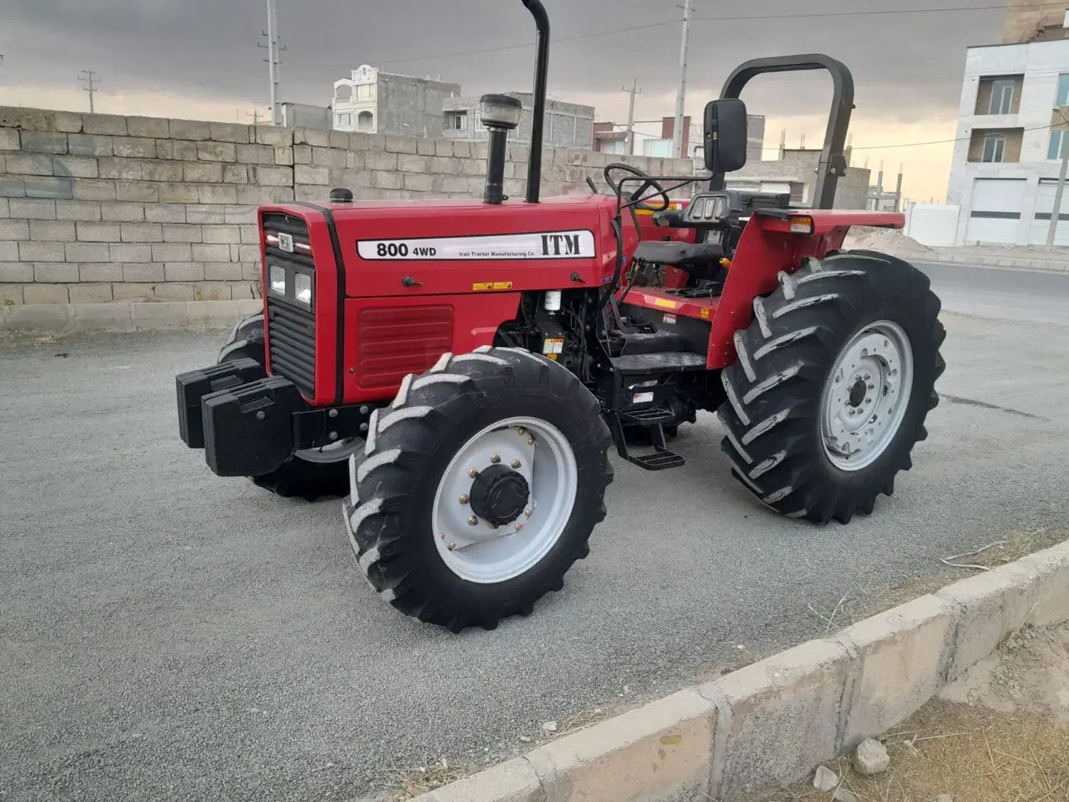 تراکتور فرگوسن ۸۰۰جفت مدل ۱۴۰۱ پمپ کوچک|خودرو سنگین|قروه, |دیوار