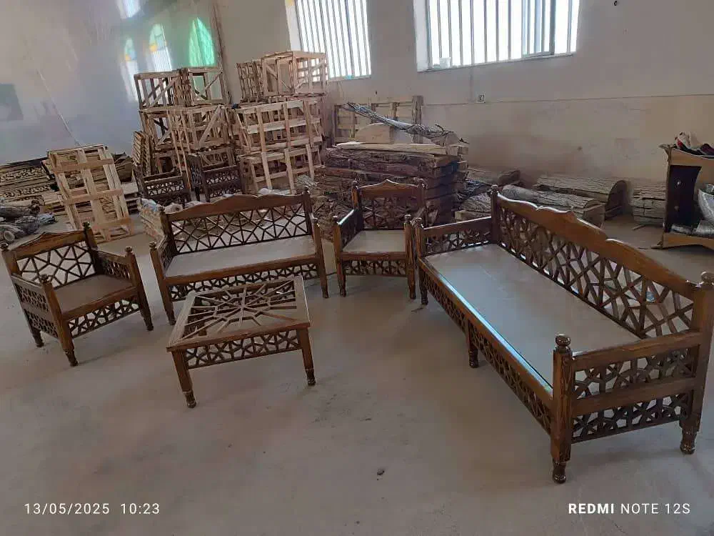 ایجاد دکوراسیون شیک و ساده با تخت‌های سنتی|مبلمان خانگی و میز عسلی|آباده, |دیوار