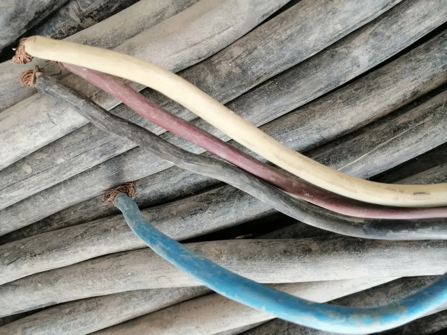 حدود ۱۰۰مترکابل افشان مشهد۴×۱۰|مصالح و تجهیزات ساختمان|کاشمر, |دیوار