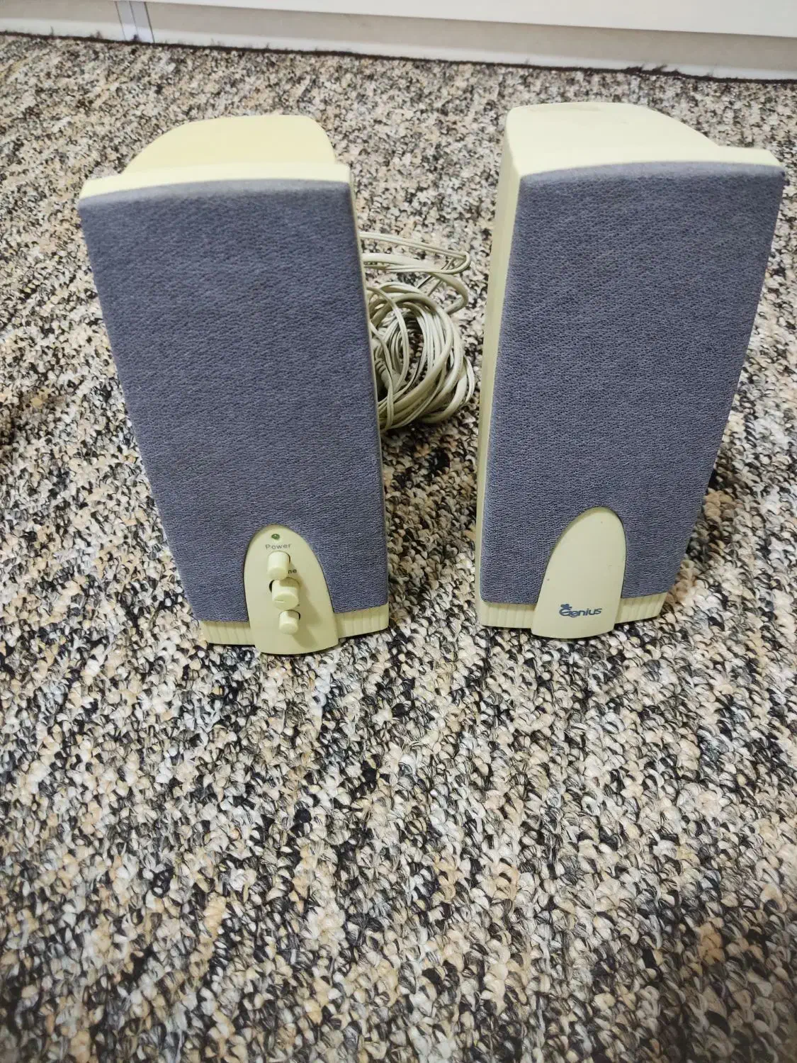 اسپیکر|پخش‌کننده همراه|پرند, فاز ۳|دیوار