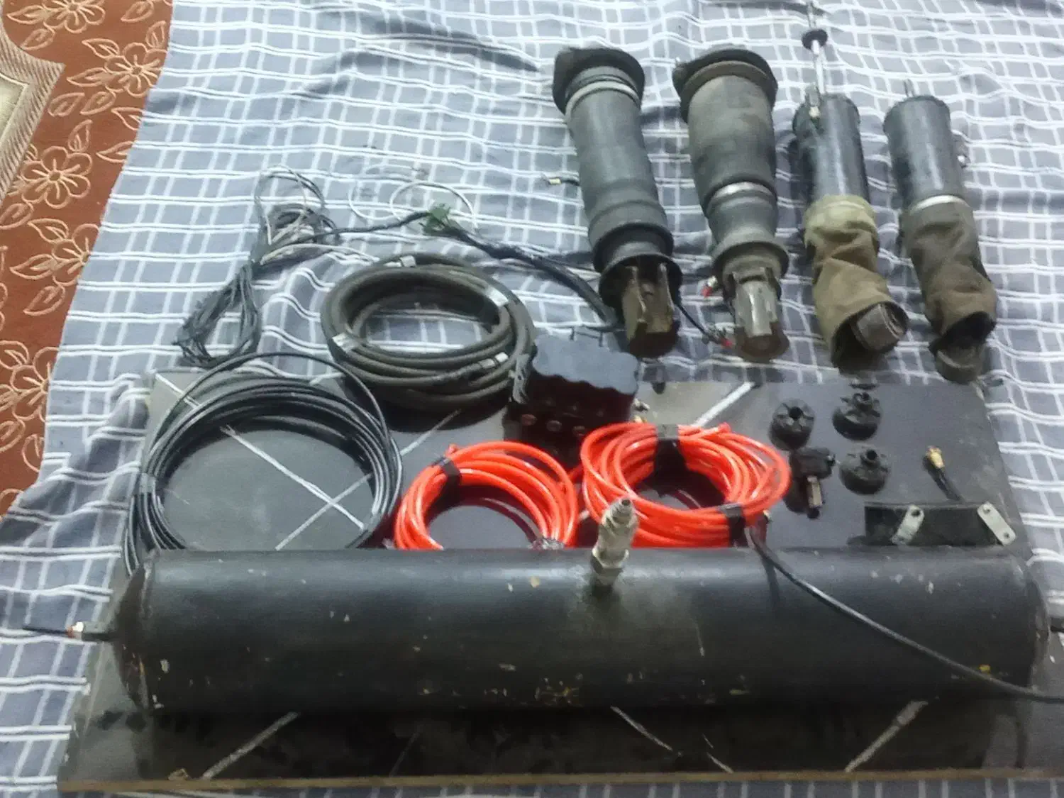 پنوماتیک|قطعات یدکی و لوازم جانبی|نیشابور, خط کاشمر|دیوار