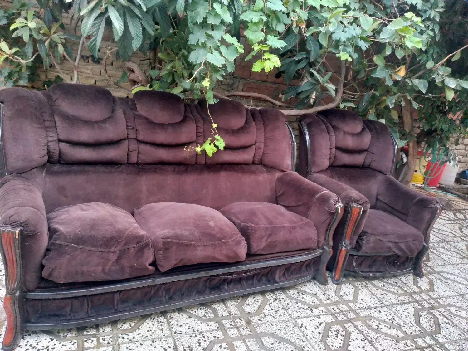 یک مبل ۳ نفره و ۱نفره سالم|مبلمان خانگی و میز عسلی|کلاله, |دیوار