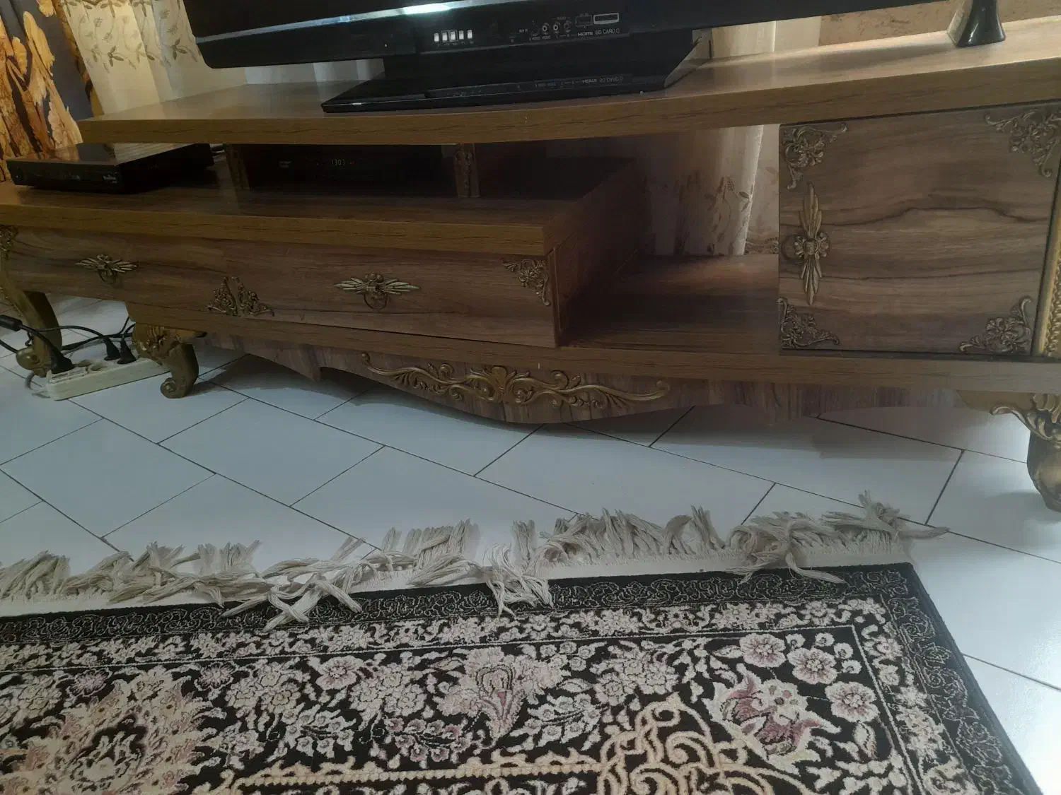 میزتی وی|مبلمان خانگی و میز عسلی|رشت, استادسرا|دیوار