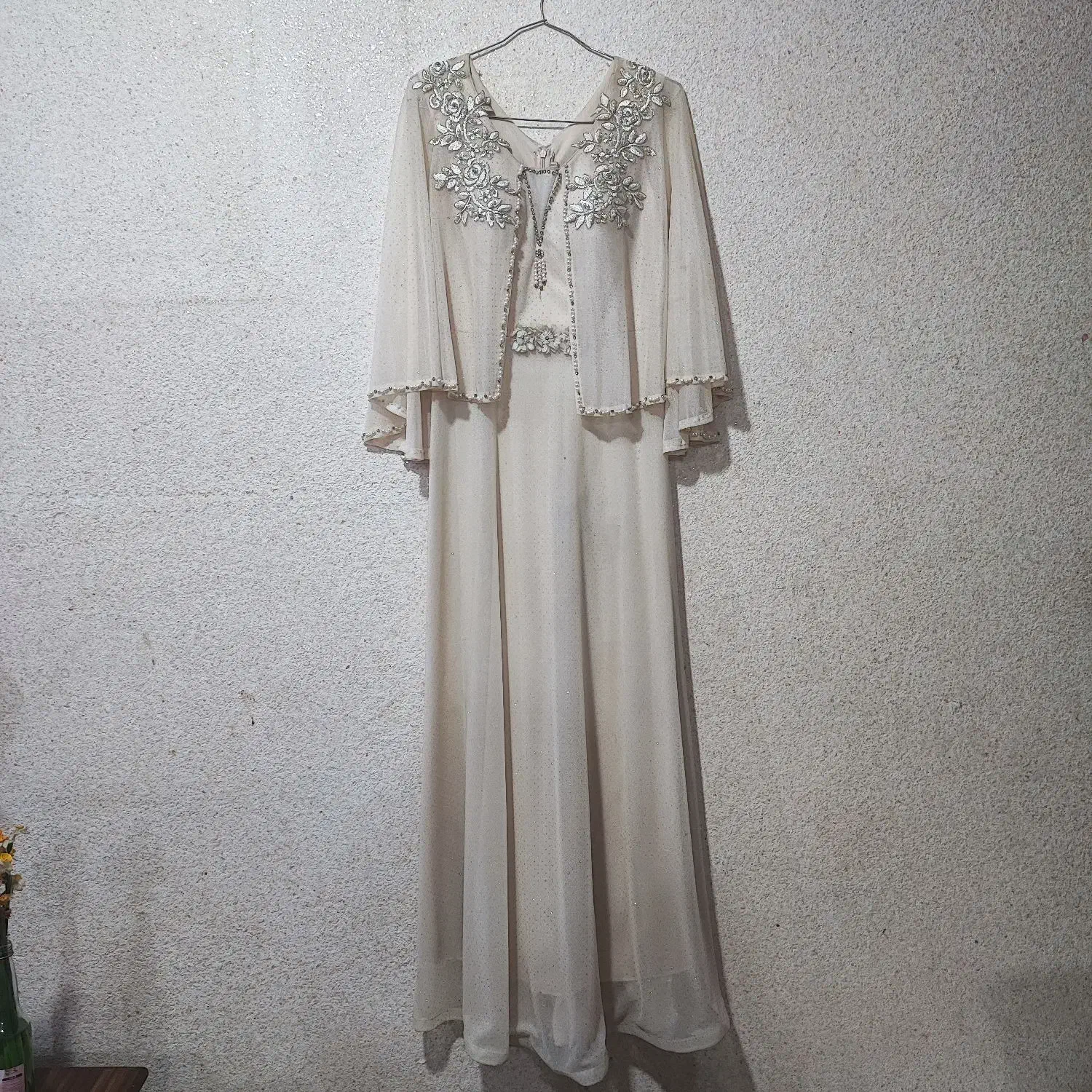 مجلسی بلند شنل دار|لباس|خان ببین, |دیوار