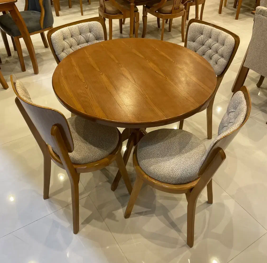 میز ناهارخوری هلیا گالری سرو|میز و صندلی غذاخوری|مشهد, گرجی علیا|دیوار