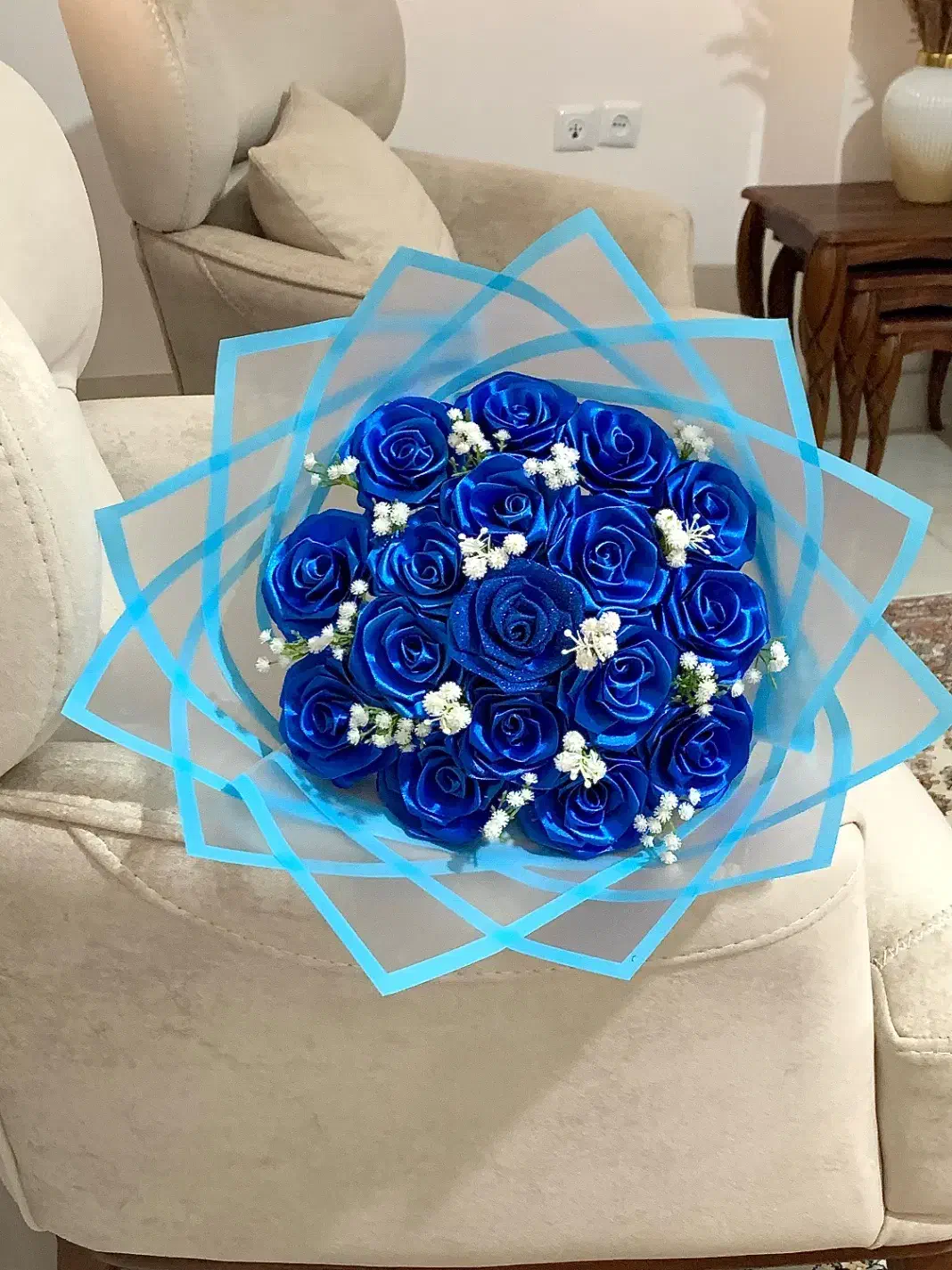 دسته گل خوش رنگ و تزعین شده|گل مصنوعی|ارومیه, |دیوار