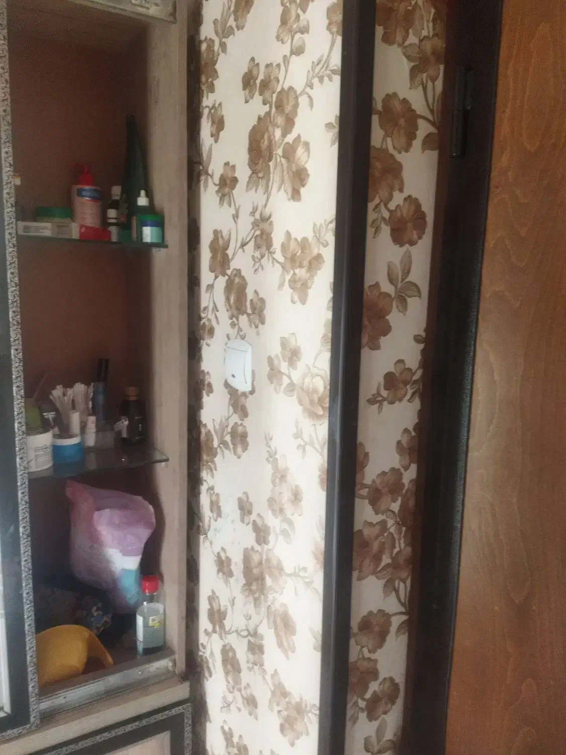 جاکفشی|جاکفشی، کمد، دراور|یزد, |دیوار