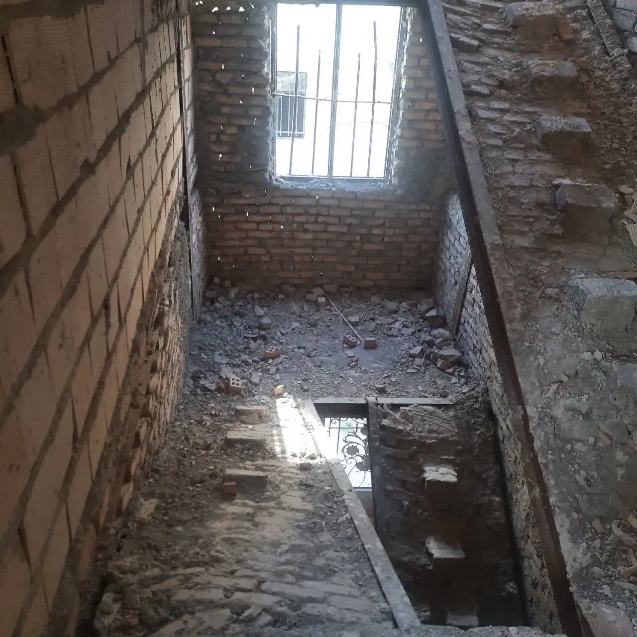 یک واحدنیمه کاره 100متری سفیدار|فروش آپارتمان|رباطکریم, شترخوار|دیوار