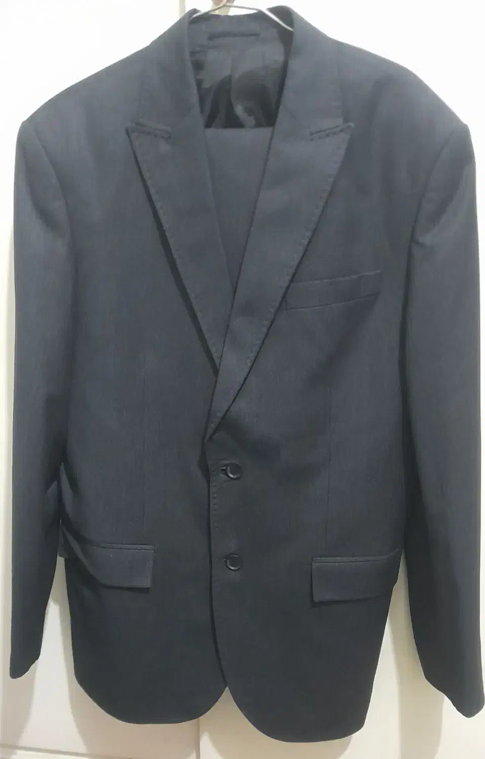 کت و شلوار خارجی نوک مدادی.|لباس|اندیشه, اندیشه فاز ۱|دیوار